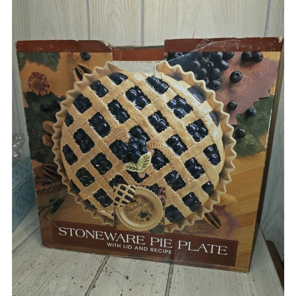 Vtg Blueberry Pie Recipe Dish Ceramic Scalloped Pan Lid Original Box GrandmaCore - Picture 2 of 10